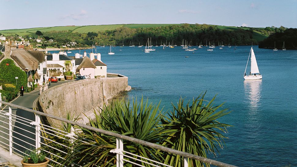 Stay Near St Mawes & Portscatho: Discover the Best Food, Picnic Spots & Activities on the Roseland Peninsula