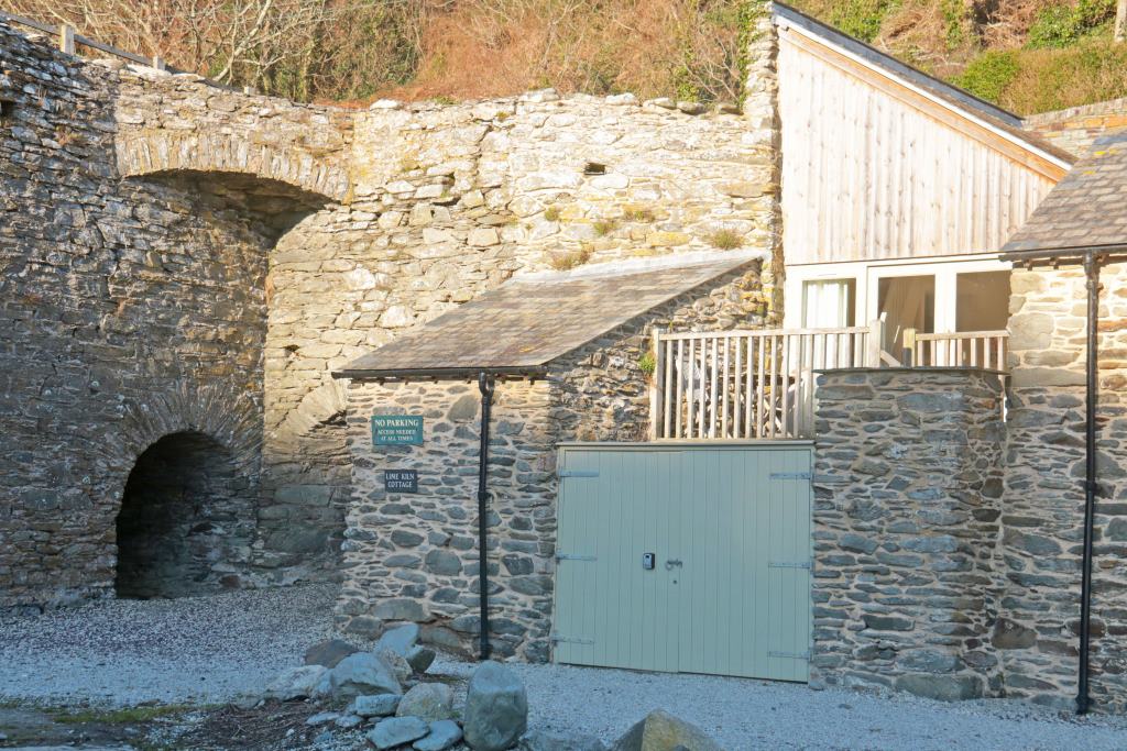 Caerhays Holidays Lime Kiln Holiday Apartment for 2 in Cornwall