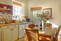 Engine House - kitchen / dining area