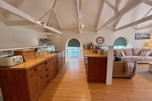 Boat-House-Gallery-Image-2-Caerhays-Holidays (1) (1)