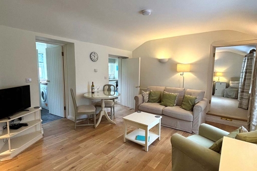 Bottom-Lodge-Gallery-Image-2-Caerhays-Holidays