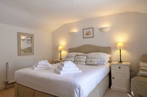 Bottom-Lodge-bed-room