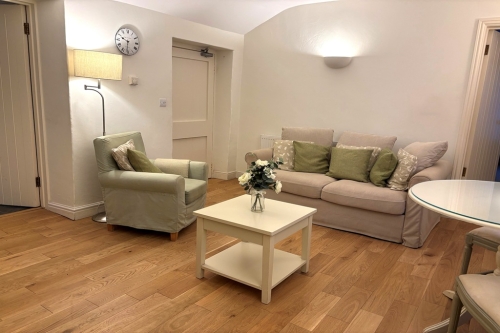 Sitting-room-in-Bottom-Lodge